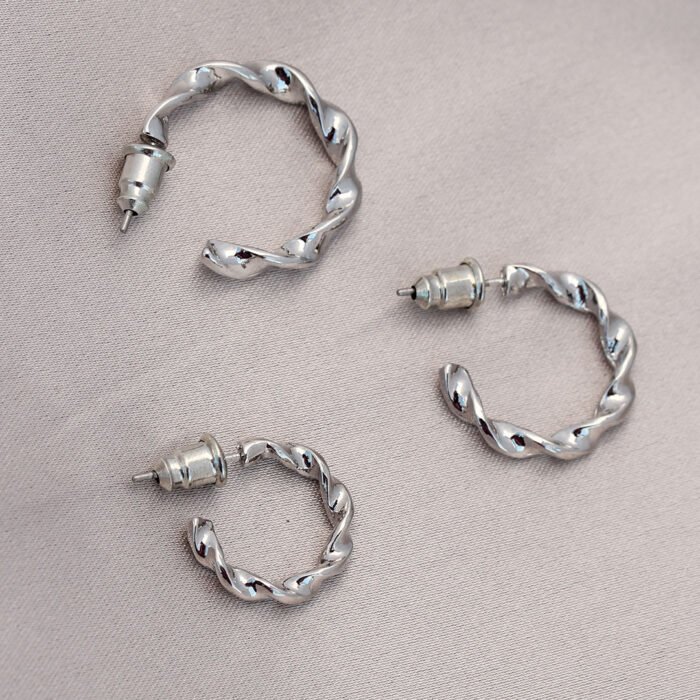 Burgu Model Gümüş Metal Küpe Seti