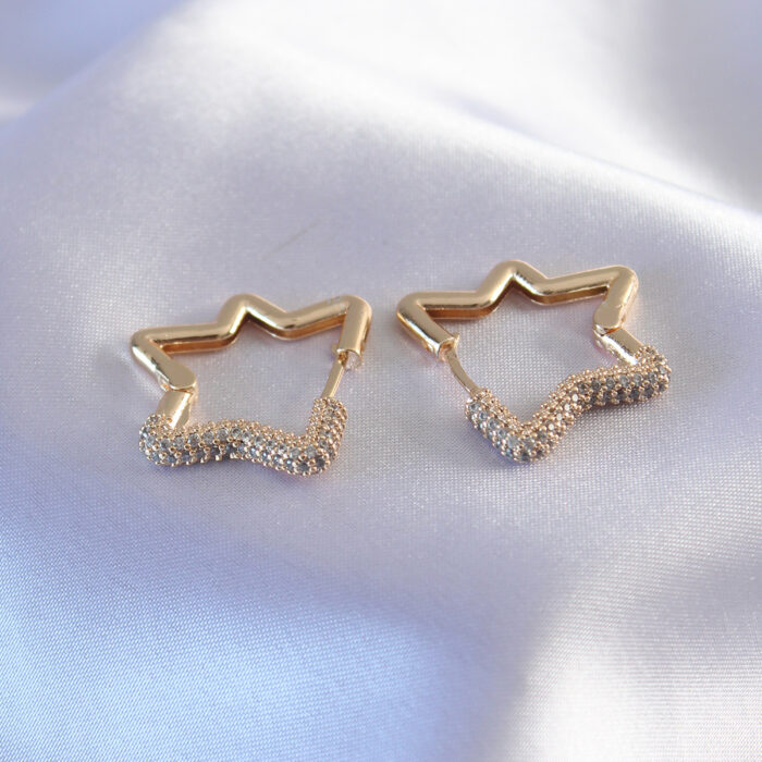 Gold Renk Zirkon Taşlı Yıldız Model Kadın Küpe
