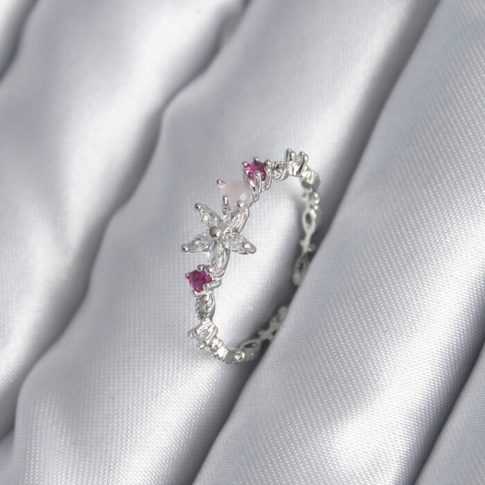 Pirinç Gümüş Renk Zirkon Taşlı Çiçek Model Pembe Zirkon Taş Detay Kadın Yüzük