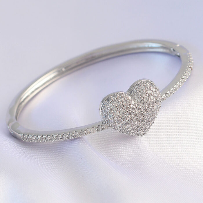 Vip Seri Pirinç Zirkon Taşlı Gümüş Renk Kalp Model Kelepçe