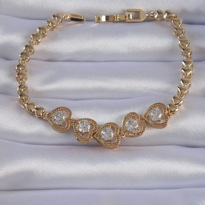 Pirinç Gold Renk İçi Zirkon Taşlı Kalp Figürlü Bileklik