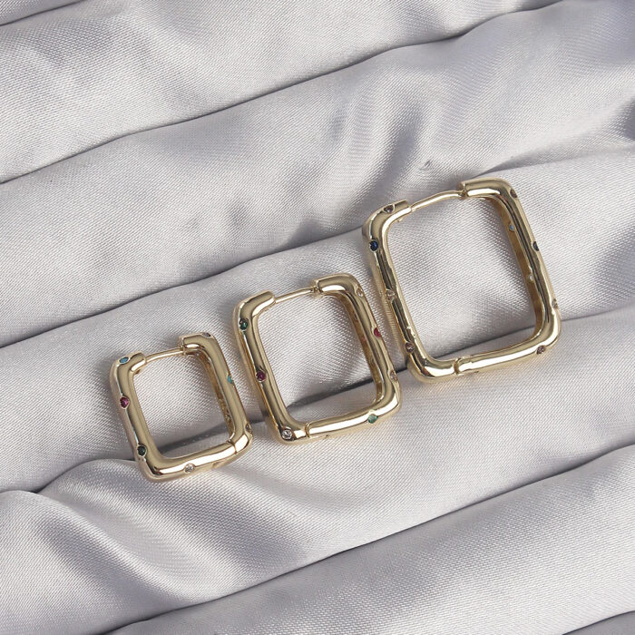 Pirinç Gold Renk Renkli Zirkon Taşlı Kare Model Küpe Seti