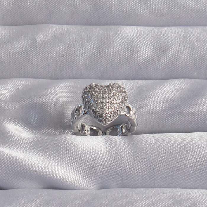 Pirinç Ayarlamalı Gümüş Renk Zirkon Taşlı Bombeli Kalp Yüzük