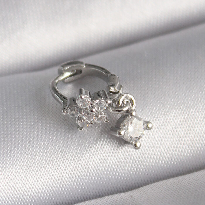 316L Çelik Gümüş Renk Zirkon Taşlı Çiçek Model Sallantı Detay Tragus Piercing