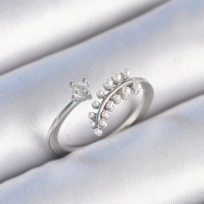 Pirinç Gümüş Renk Zirkon Taşlı İncili Yaprak Model Kadın Yüzük