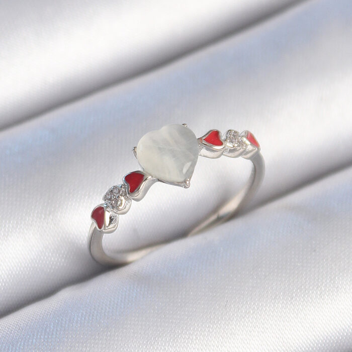 Pirinç Gümüş Renk Beyaz Mineli Kalp Model Zirkon Taş Detaylı Kadın Yüzük