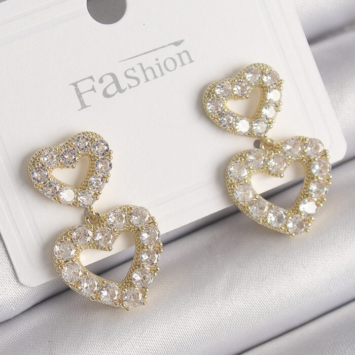 Pirinç Gold Renk Zirkon Taşlı Sallantı Kalp Model Kadın Küpe