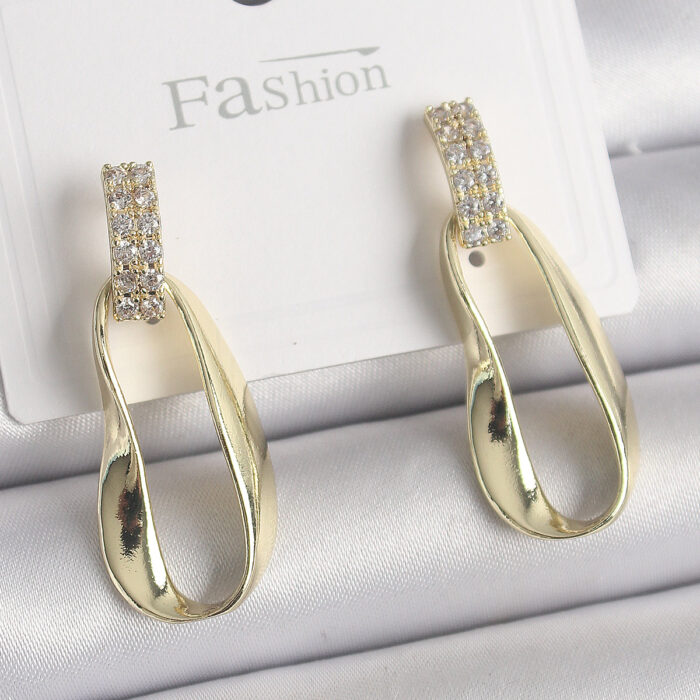 Pirinç Zirkon Taşlı Sallantı Kadın Küpe