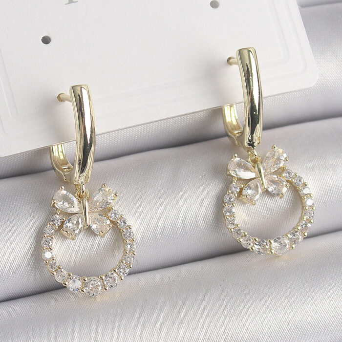 Pirinç Gold Renk Zirkon Taşlı Kelebek Figür Sallantı Model Kadın Küpe