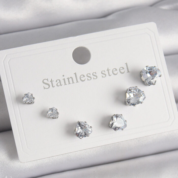 316L Çelik Gümüş Renk Zirkon Taşlı Kalp Model Kadın Küpe Seti