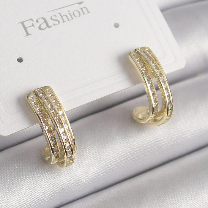 Pirinç Gold Renk Zirkon Taşlı Yarım Halka Model Kadın Küpe