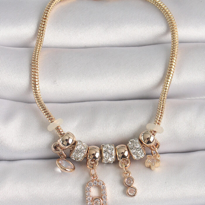 Pirinç Gold Renk Zincir Sallantı Zirkon Taşlı Messika Figür Yıldız Detay Kadın Bileklik