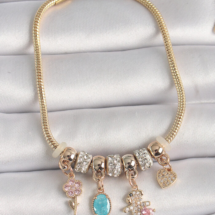 Pirinç Gold Renk Zincir Sallantı Zirkon Taşlı Ayıcık Figür Çiçek Detay Kadın Bileklik
