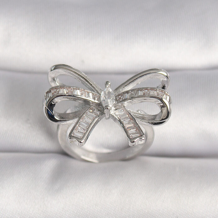 Pirinç Gümüş Renk Ayarlanabilir Zirkon Taşlı Kurdele Model Kadın Yüzük