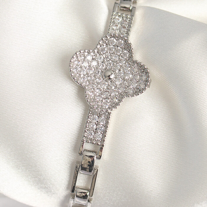 Pirinç Gümüş Renk Zirkon Taşlı Yonca Model Kadın Bileklik