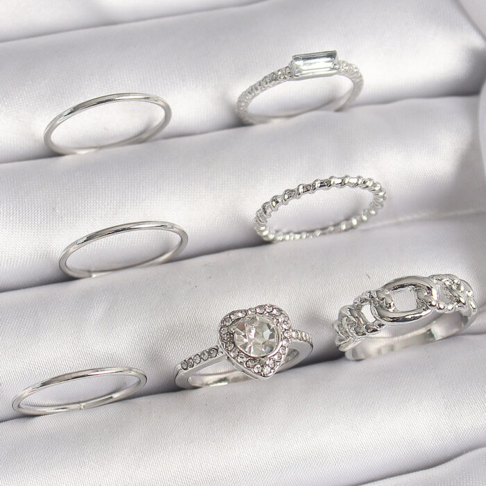 Pirinç Gümüş Renk Zirkon Taşlı Kalp Model Kadın Yüzük Kombini