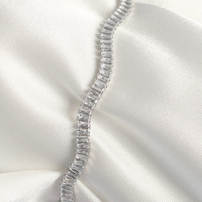 Pirinç Gümüş Renk Su Yolu Zirkon Taşlı Model Kadın Bileklik