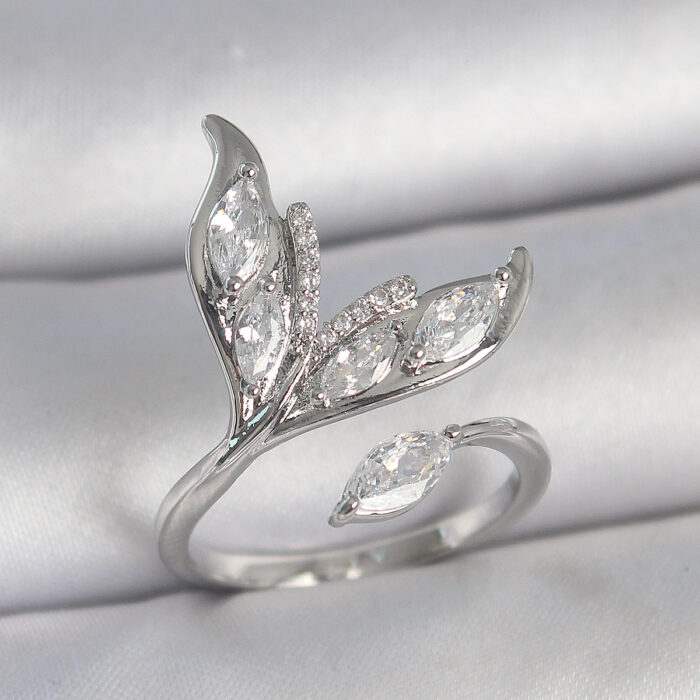 Pirinç Gümüş Renk Zirkon Taşlı Balık Kuyruğu Model Ayarlanabilir Kadın Yüzük