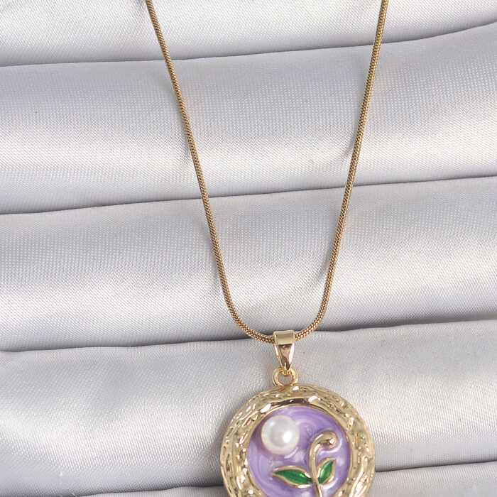 316L Çelik Gold Renk Zincir Mor Çiçek İşlemeli İnci Detay Potre Model Kadın Kolye