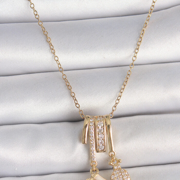 316L Çelik Gold Renk Zirkon Taşlı Sallantı Fotoğraf Makinası Figür Charm Kadın Kolye