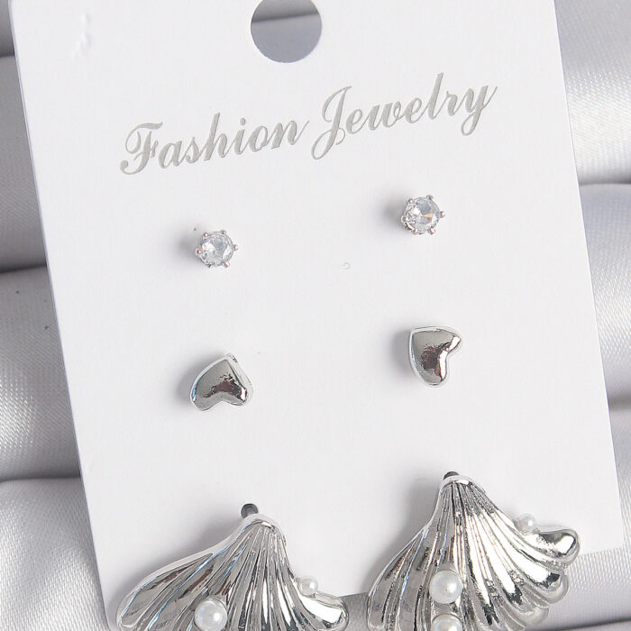 Pirinç Gümüş Renk Zirkon Taş Detaylı İnci Detaylı Deniz Kabuğu Model 3 Çift Kadın Küpe