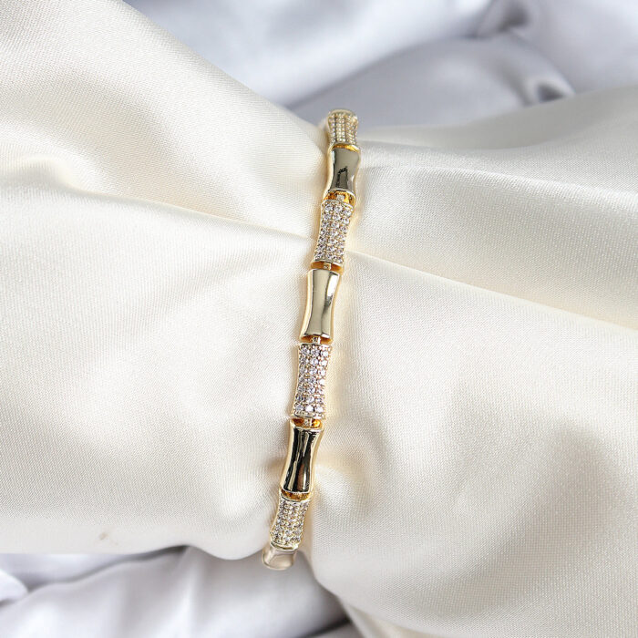 Pirinç Kemik Model Zirkon Taşlı Gold Renk Kadın Bileklik