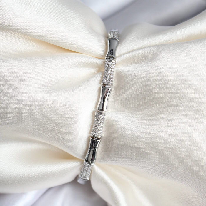 Pirinç Kemik Model Zirkon Taşlı Gümüş Renk Kadın Bileklik