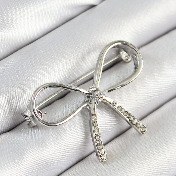 Zirkon Taş Detaylı Fiyonk Figürlü Gümüş Renk Kadın Broş