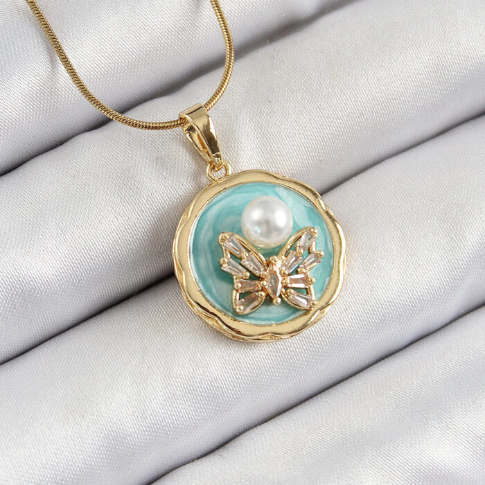 316L Çelik Zincir Zirkon Taşlı Turkuaz Sanatsal Portre İnci Detaylı Kelebek Model Gold Renk Kadın Kolye
