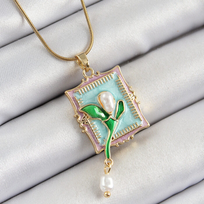 316L Çelik Zincir Turkuaz Sanatsal Portre Sallantılı İnci Detaylı Lale Model Gold Renk Kadın Kolye