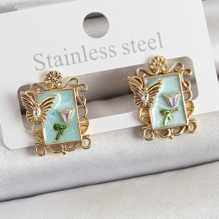 Pirinç Yeşil Mineli Sanatsal Portre Model Gold Renk Kadın Küpe