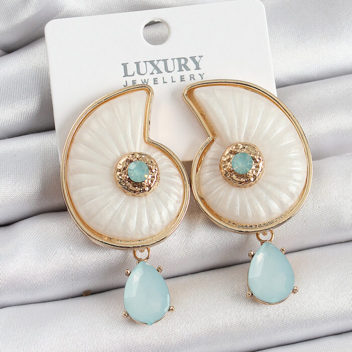 Pirinç Sedef Deniz Kabuğu Figürlü Zirkon Taşlı Gold Renk Kadın Küpe