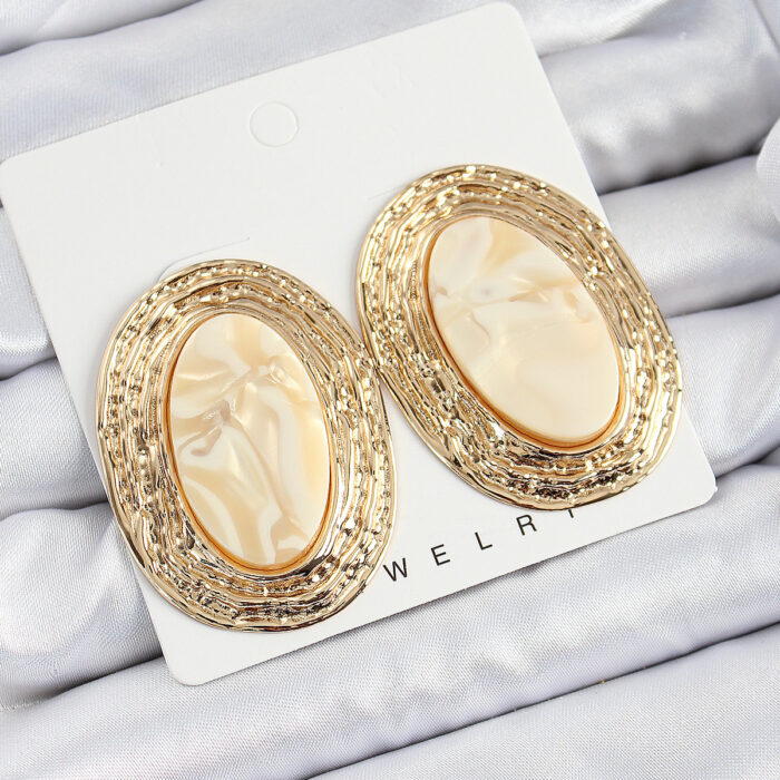 Pirinç Mermer Desenlli Bej Sedef Oval Vintage Model Gold Renk Kadın Küpe