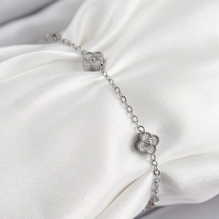 316L Çelik Yonca Model Gümüş Renk Kadın Bileklik