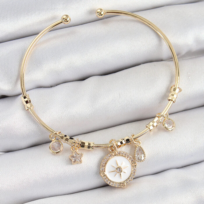 Pirinç Zirkon Taşlı Pusula Model Gold Renk Charm Bileklik