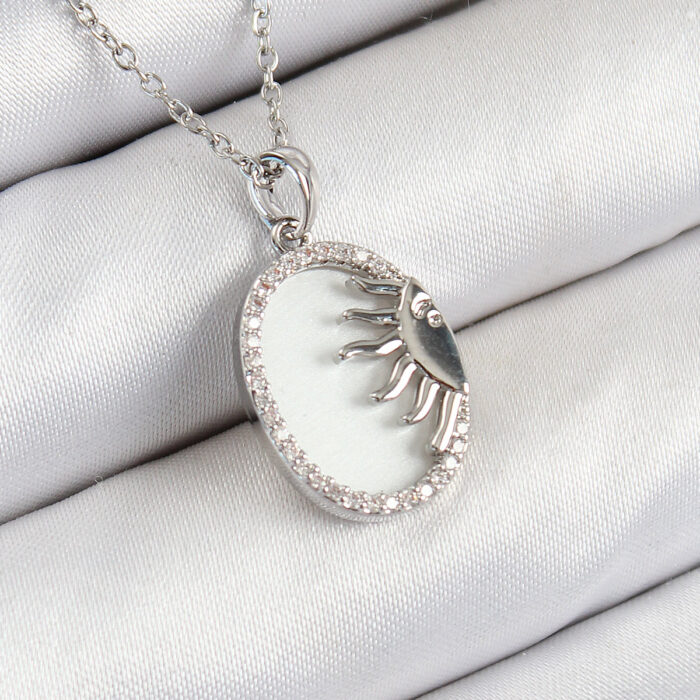 316L Çelik Zirkon Taşlı Yarım Güneş Model Gümüş Renk Kadın Kolye