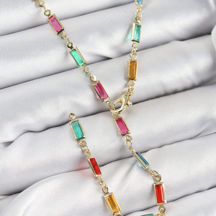 Pirinç Renkli Zirkon Taşlı Dikdörtgen Model Gold Renk Kadın Y Kolye