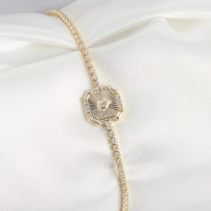 Pirinç Zirkon Taşlı Kare Model Gold Renk Kadın Bilekilk