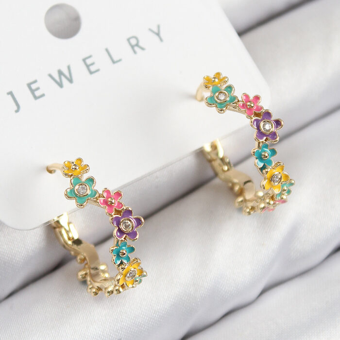 Pirinç Renkli Papatya Model Gold Renk Kadın Küpe