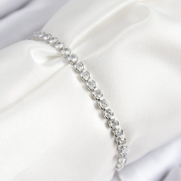 Pirinç Zirkon Taşlı Sıralı Model Gümüş Renk Asansörlü Kadın Bileklik