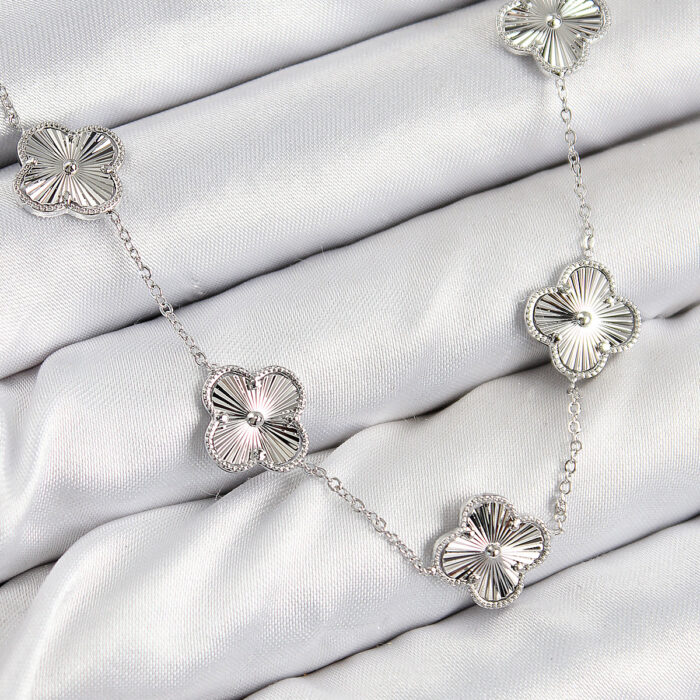 Pirinç VIP Yonca Model Gümüş Renk Kadın Kolye