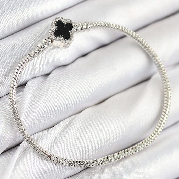 Pirinç Charm Zirkon Taşlı Yonca Model Gümüş Renk Kadın Bileklik