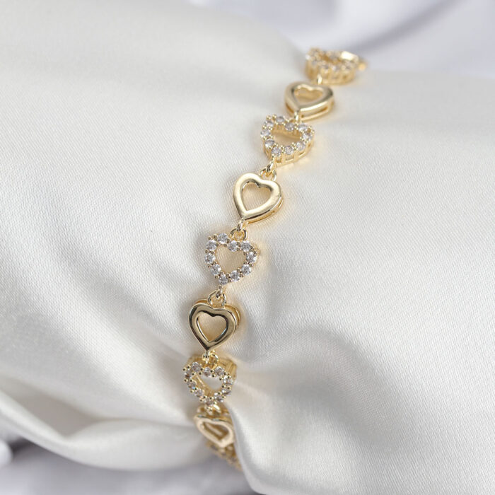 Pirinç VIP Seri Gold Renk Sıralı Kalp Model Kadın Bileklik