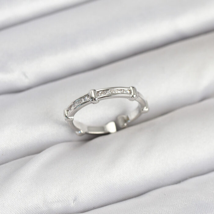 Pirinç Gümüş Renk Kemik Model Zirkon Taşlı Kadın Yüzük