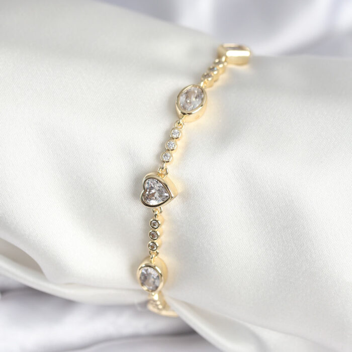 Pirinç Gold Renk Zirkon Taşlı Kalpli Model Kadın Bileklik