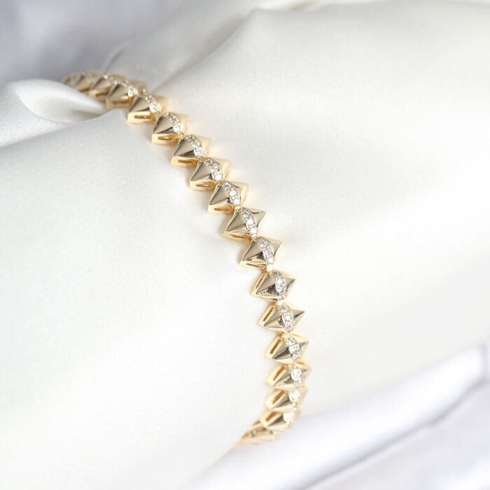 Pirinç Gold Renk Zirkon Taşlı Baklava Model Kadın Bileklik