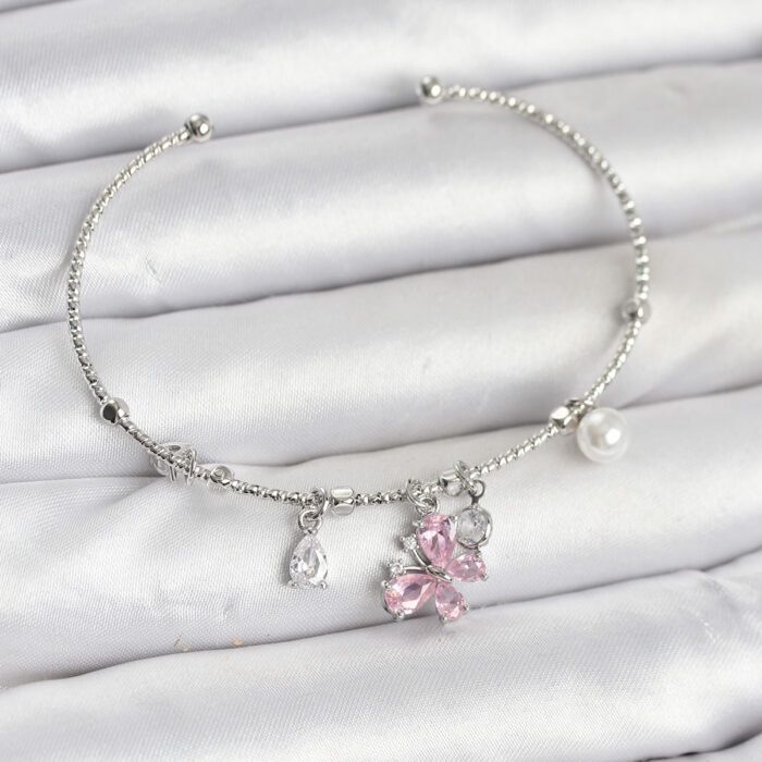 Pembe Kelebek Charmlı Gümüş Renk Kadın Bileklik