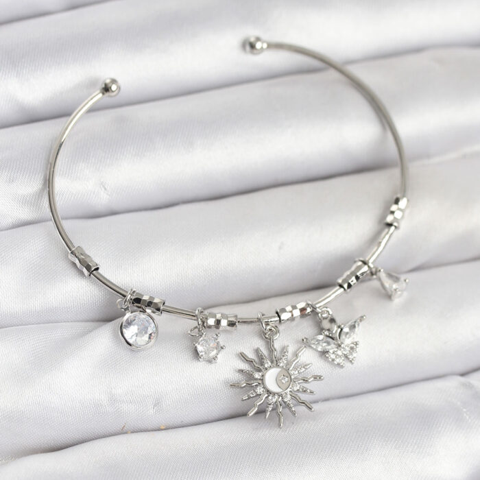 Güneş Charmlı Gümüş Renk Pirinç Kadın Bileklik