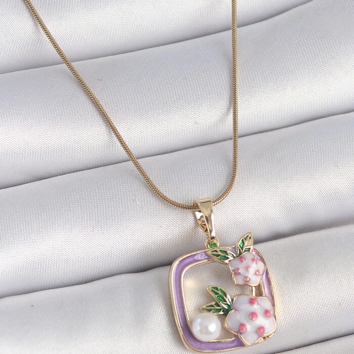 316L Çelik Gold Renk Zincir Mor Mineli Kare Model Çiçek İşlemeli İnci Detay Kadın Kolye