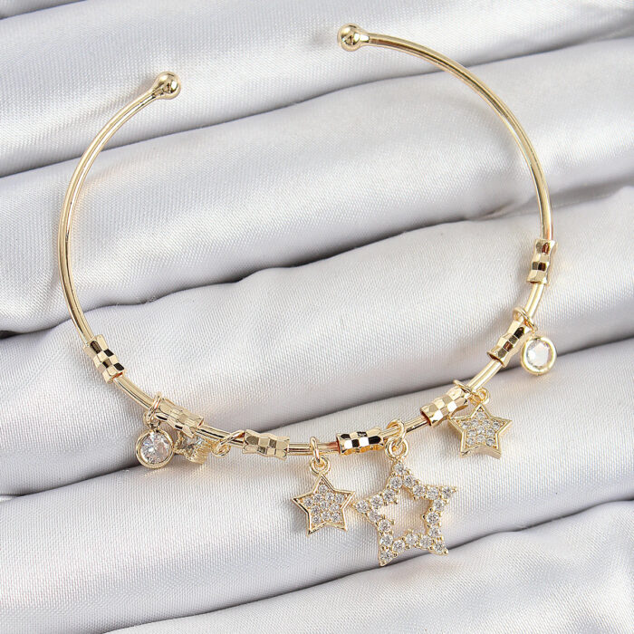 Pirinç Zirkon Taşlı Yıldız Model Gold Renk Charm Bileklik